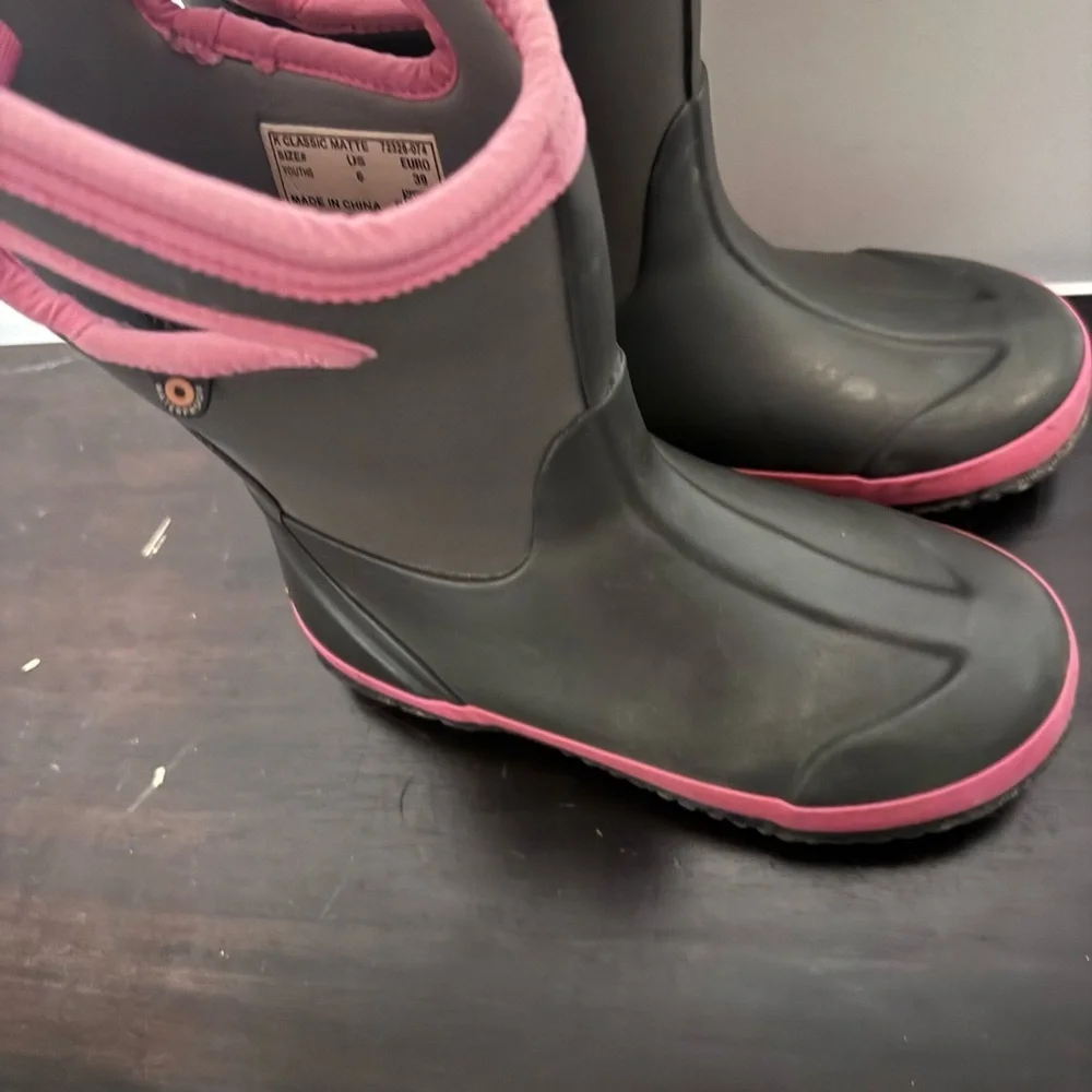Bogs Classic Matte Kids Waterproof Boots - Black and Pink